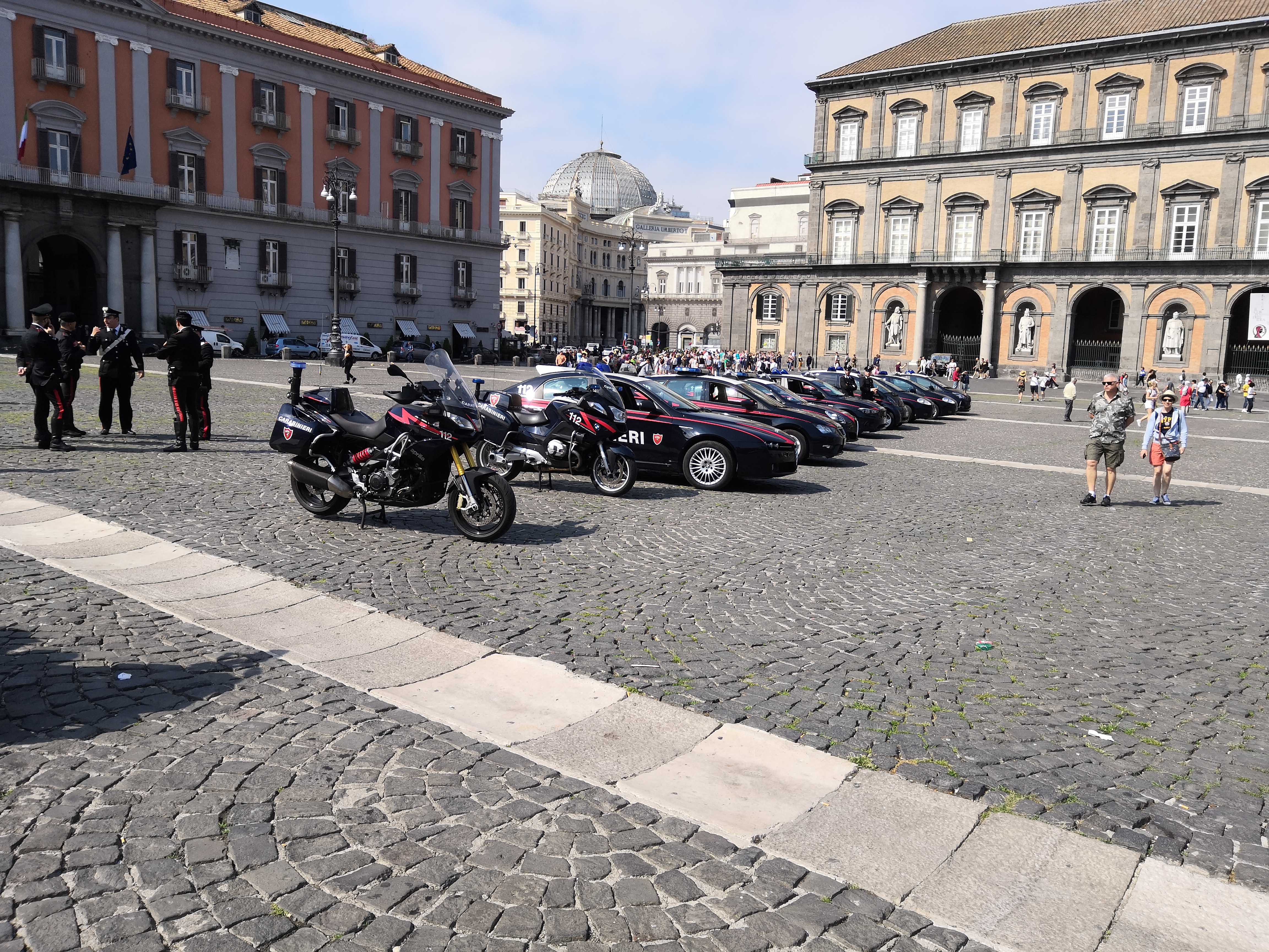 Carabinieri piazza plebiscito
