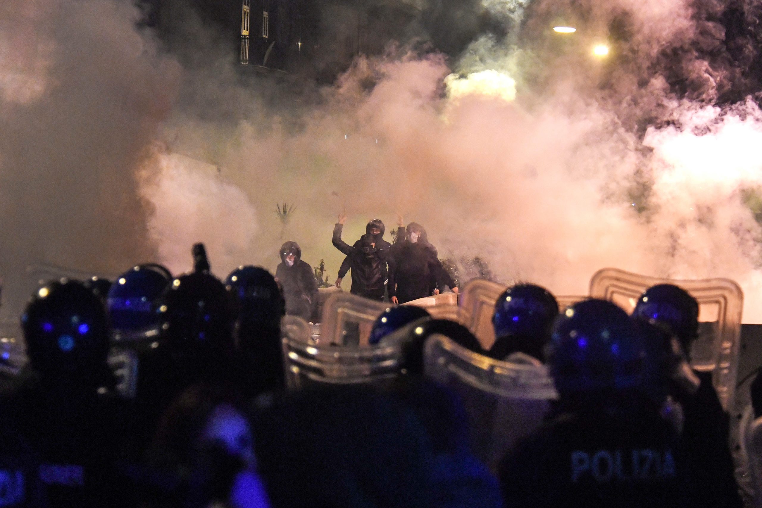 Gli scontri del 23 ottobre 2020 a Napoli (foto Kontrolab)
