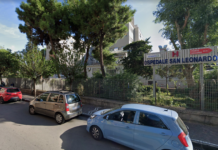 Neonato morto al San Leonardo, arrestata l’ex primaria. I pm: «Creato falso nodo al cordone ombelicale per coprire l’errore»