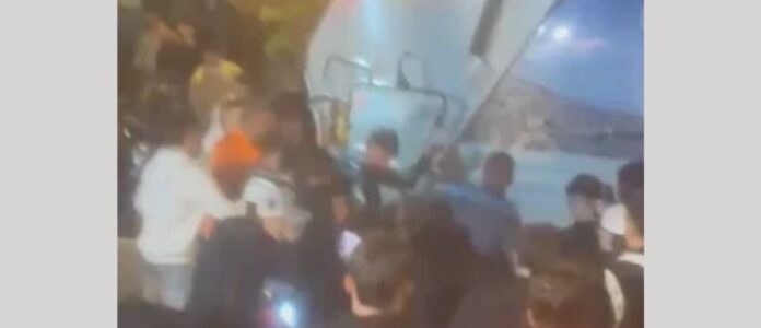 Vomero, 8 identificati per il pestaggio del papà. La minaccia con una ciocca di capelli della figlia in mano